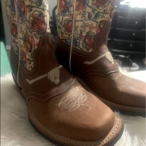 Brand new Cowgirl boots size 21 (Mex) 1usa